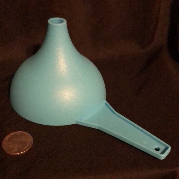 Tupperware Funnel - Picture 2 of 3